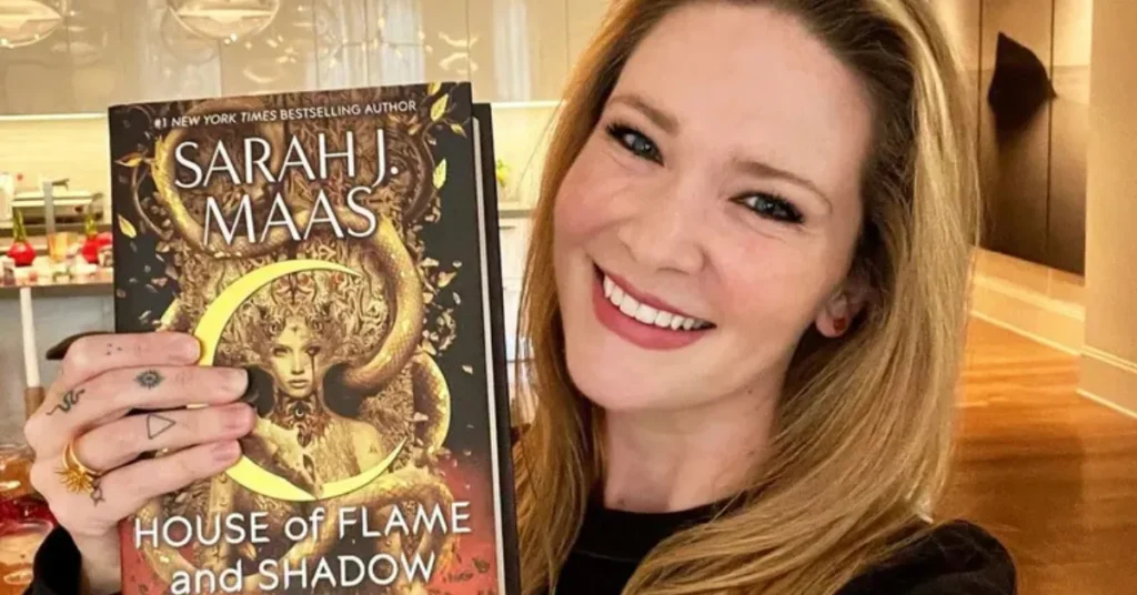 Sarah J Maas net worth